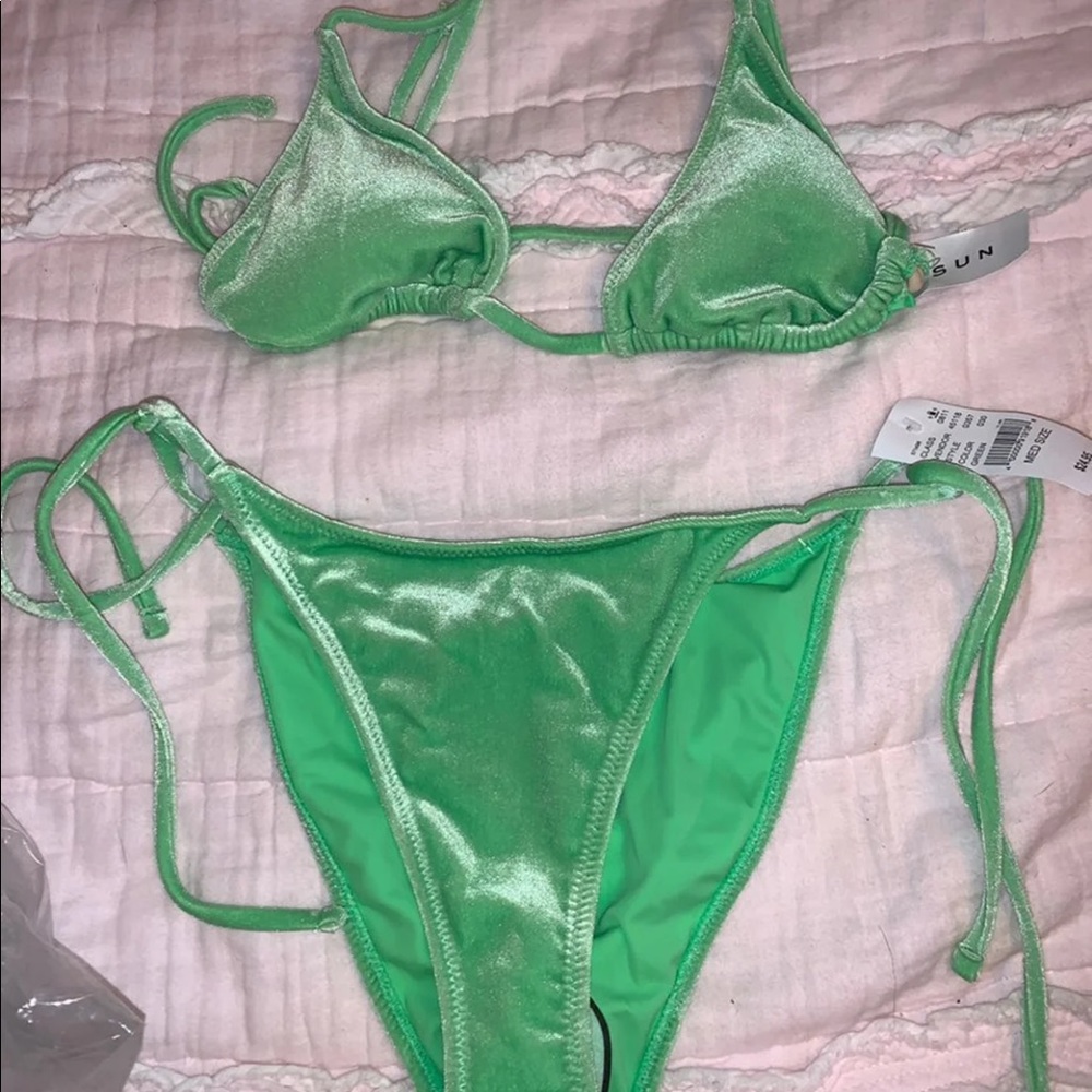 Kendall and Kylie bikini set